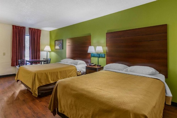 Econo Lodge Fayetteville image 10