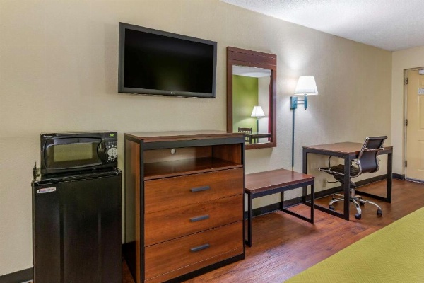 Econo Lodge Fayetteville image 13