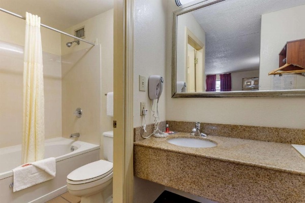 Econo Lodge Fayetteville image 15