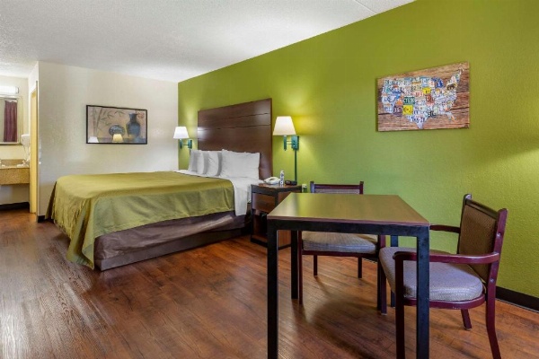 Econo Lodge Fayetteville image 18