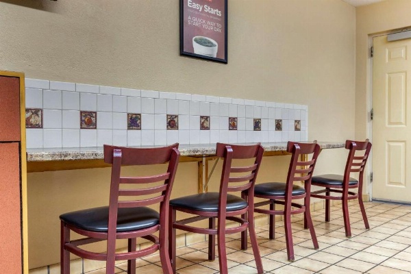 Econo Lodge Fayetteville image 26
