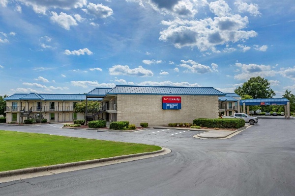 Econo Lodge Fayetteville image 3