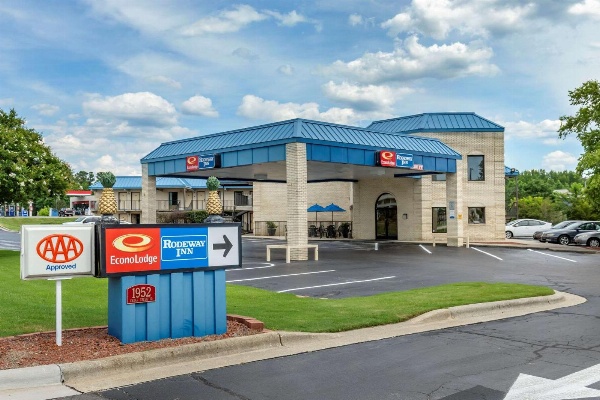Econo Lodge Fayetteville image 4