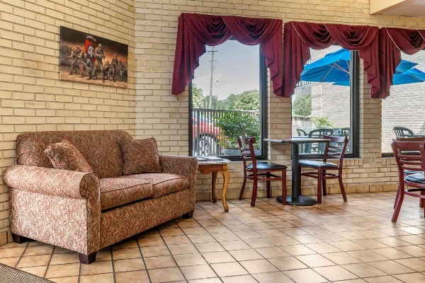 Econo Lodge Fayetteville image 7
