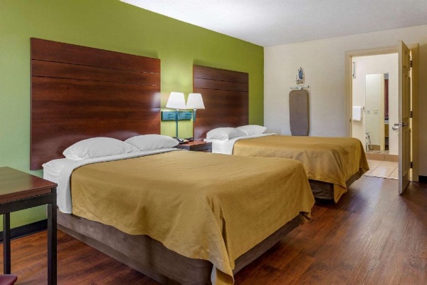 Econo Lodge Fayetteville image 8
