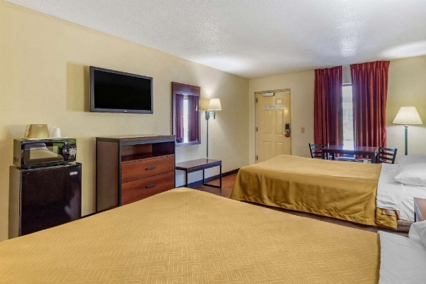 Econo Lodge Fayetteville image 9